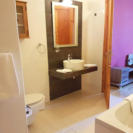 Tender Bed & Breakfast Kerċem