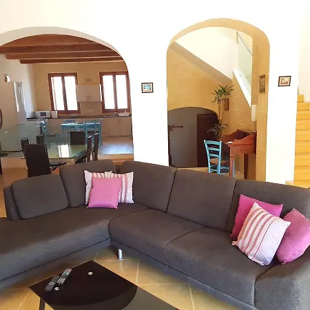 Tender Bed and breakfast Kerċem